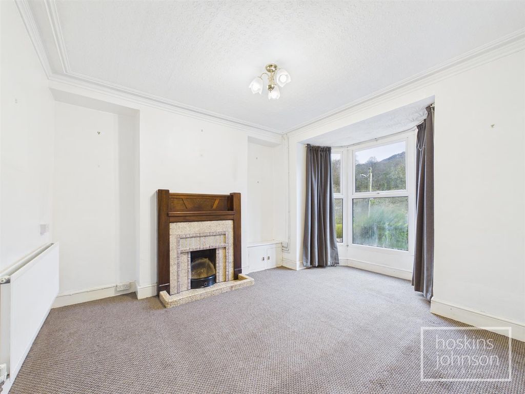 Property photo 2 of 25 Living Room