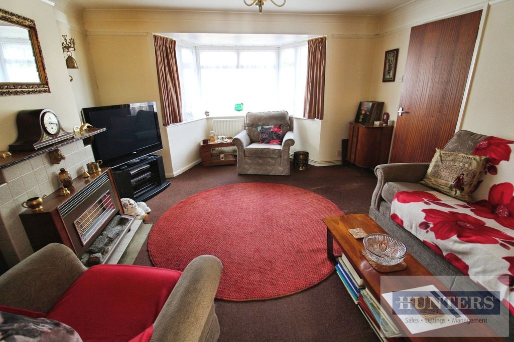 Property photo 2 of 20 Living Room