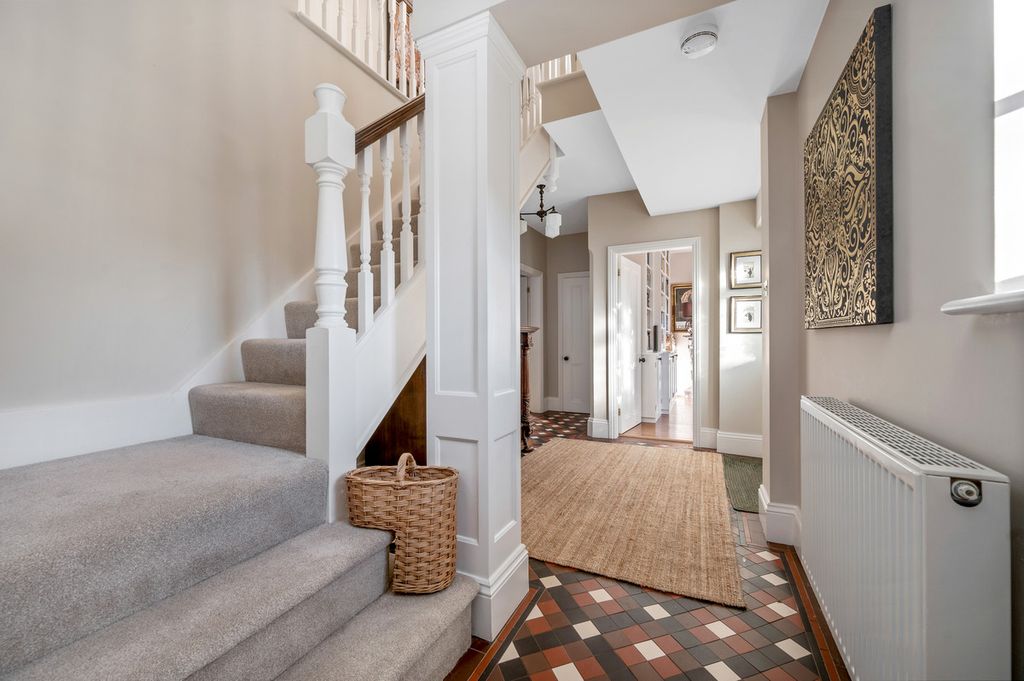 Property photo 2 of 33