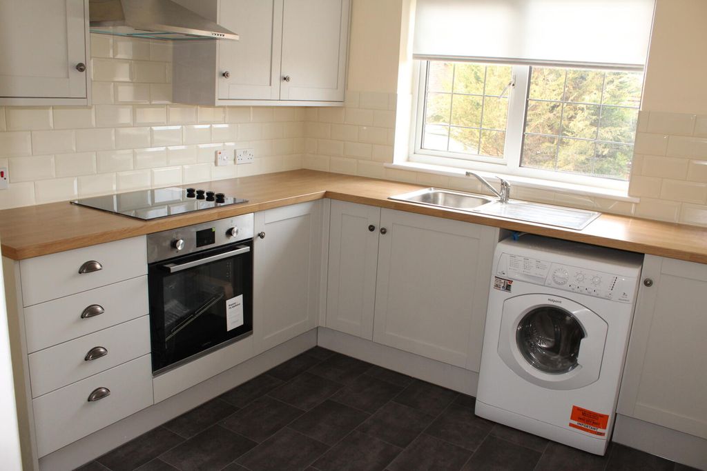 Property photo 2 of 7 Kitchen