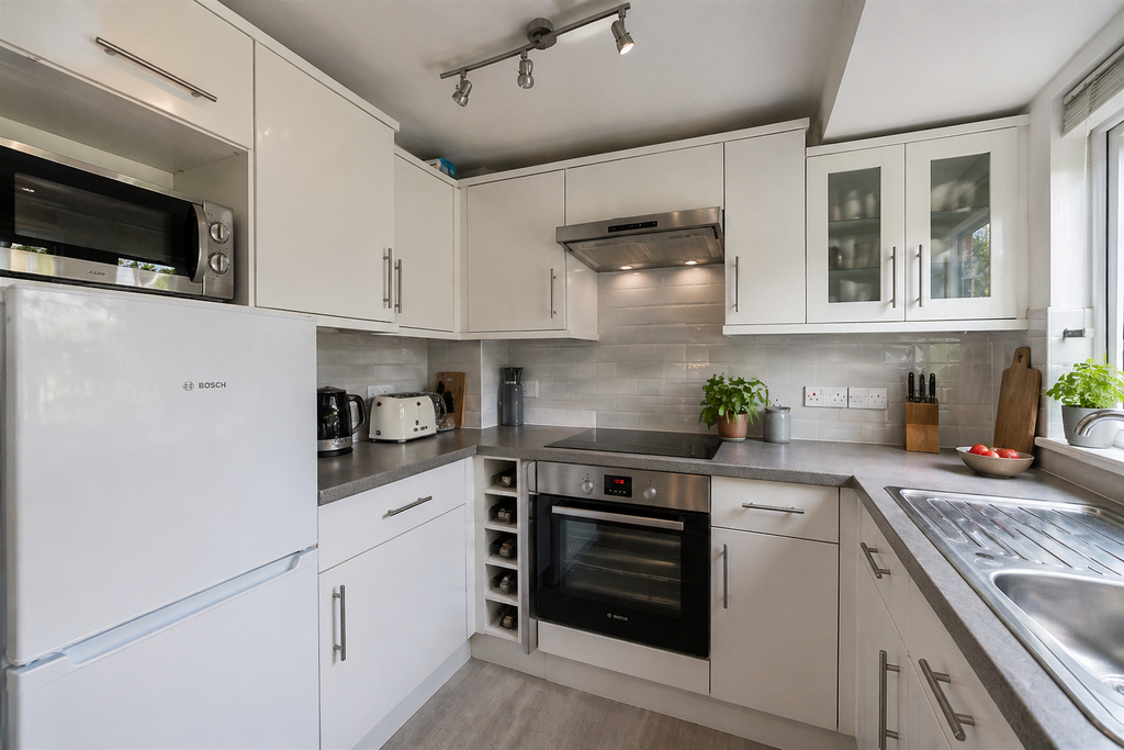 Property photo 2 of 6 Kitchen