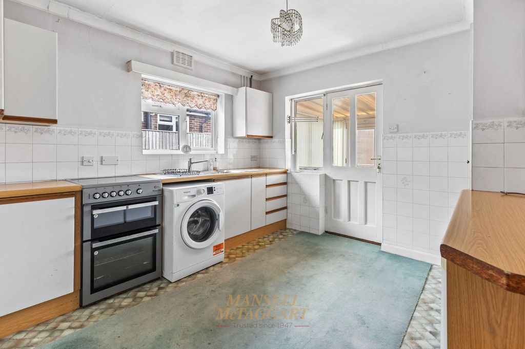 Property photo 3 of 32