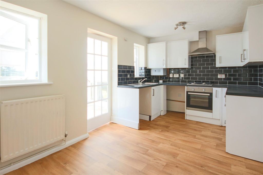Property photo 3 of 14 Kitchen