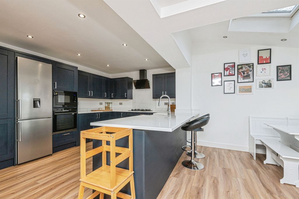 Property photo 2 of 19