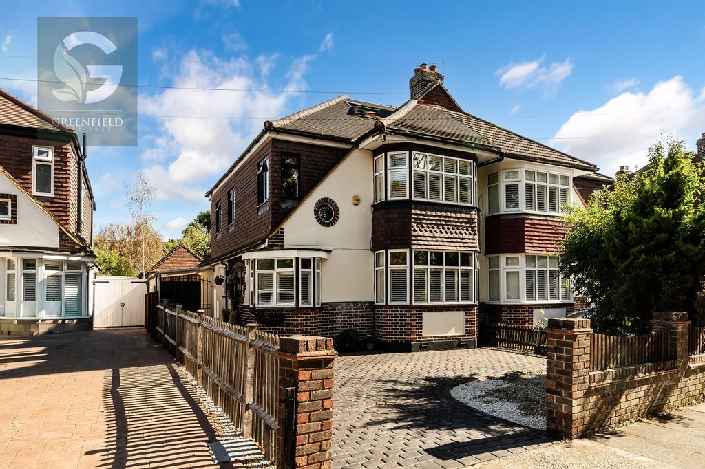 Property photo 1 of 16 Green Lanes, West Ewell, Epsom, Surrey, Kt19 9Uj