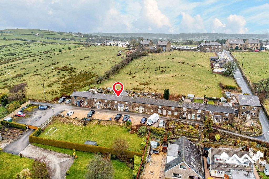 Property photo 2 of 33