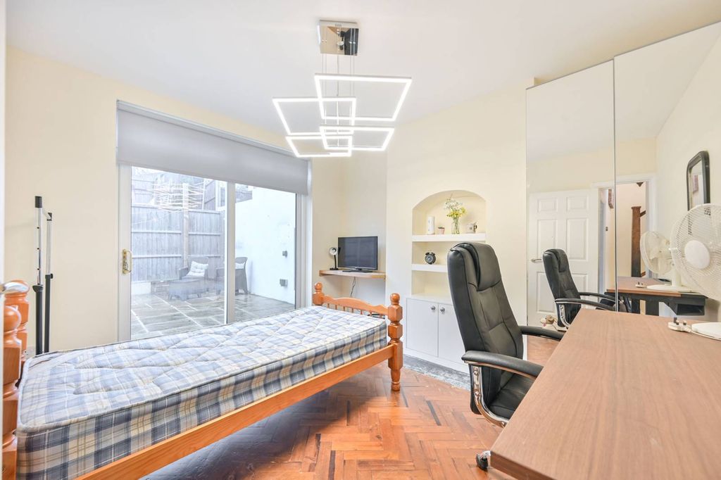 Property photo 1 of 12