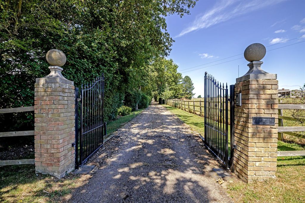 Property photo 3 of 50 Oakhouse-27.Jpg