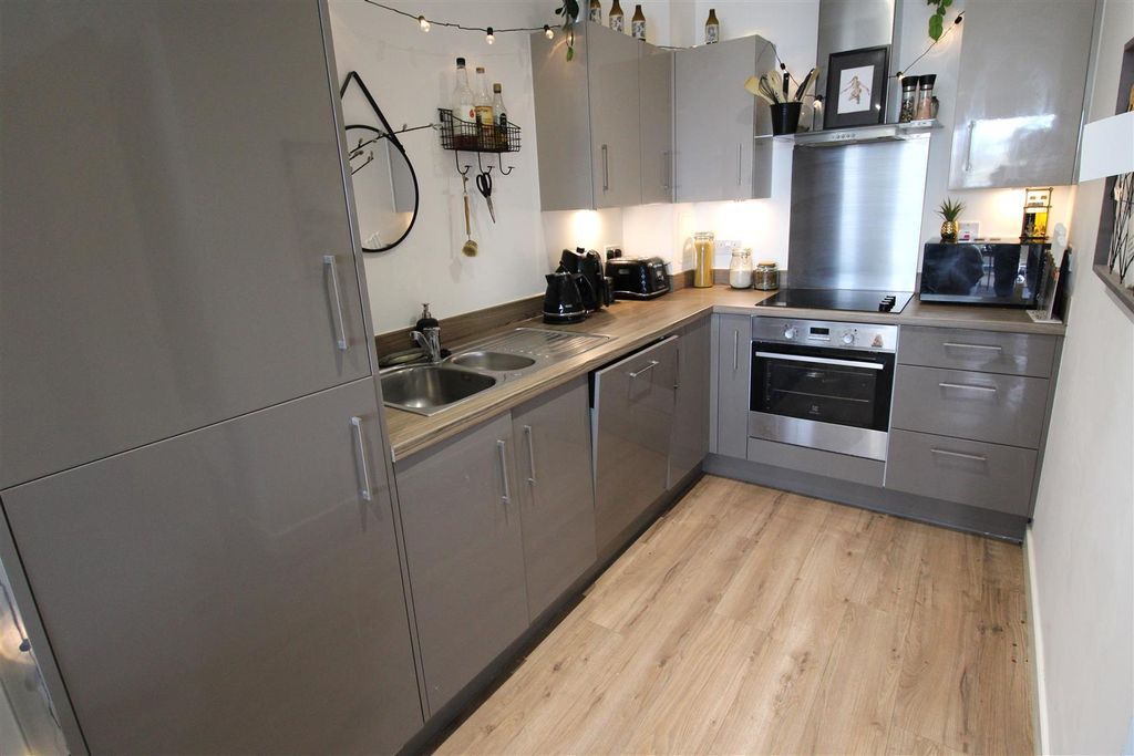 Property photo 2 of 13 Kitchen.Jpg