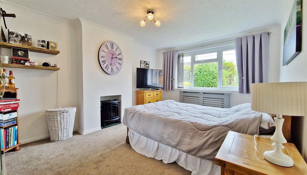 Property photo 3 of 18 Bedroom 1
