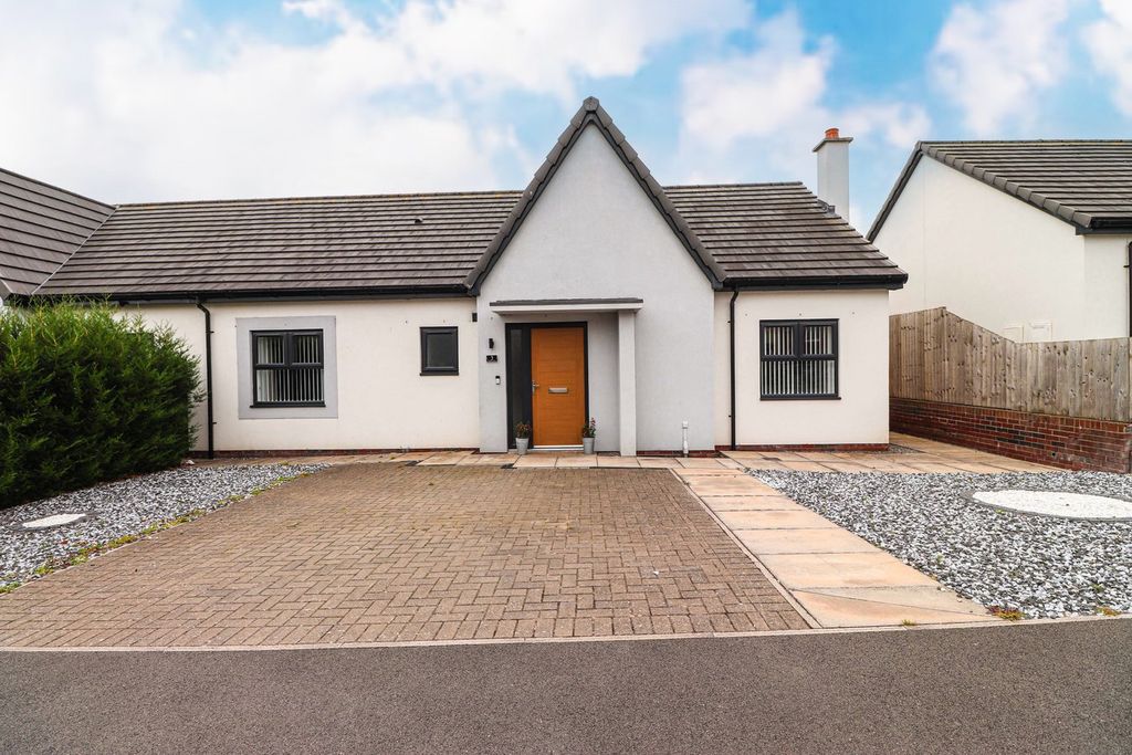 Property photo 1 of 19 External