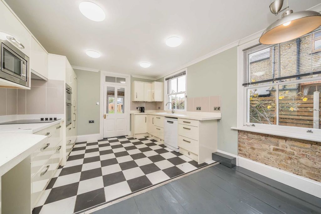 Property photo 2 of 5