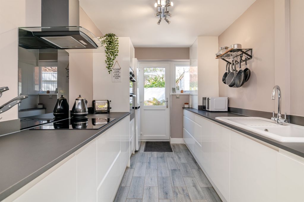 Property photo 3 of 22