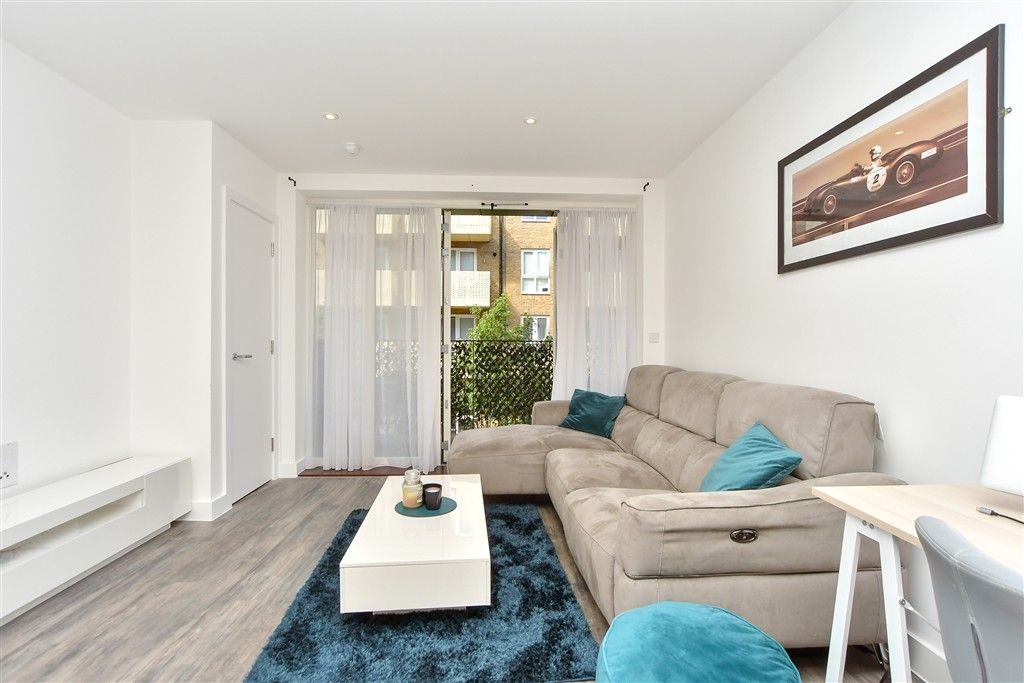 Property photo 1 of 7 Kitchen/ Living Area