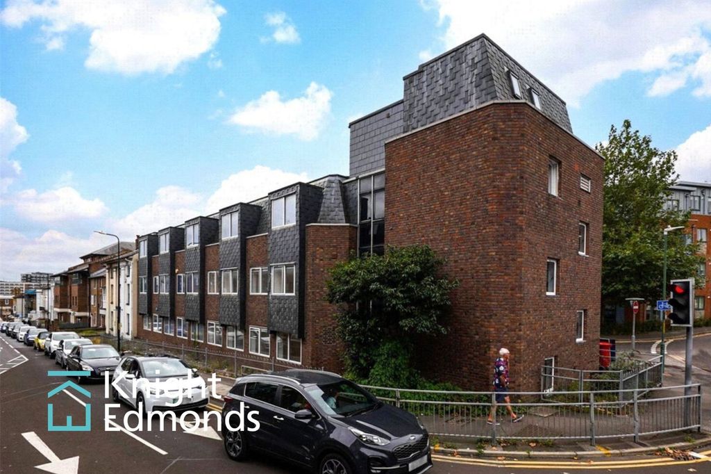 Property photo 1 of 6