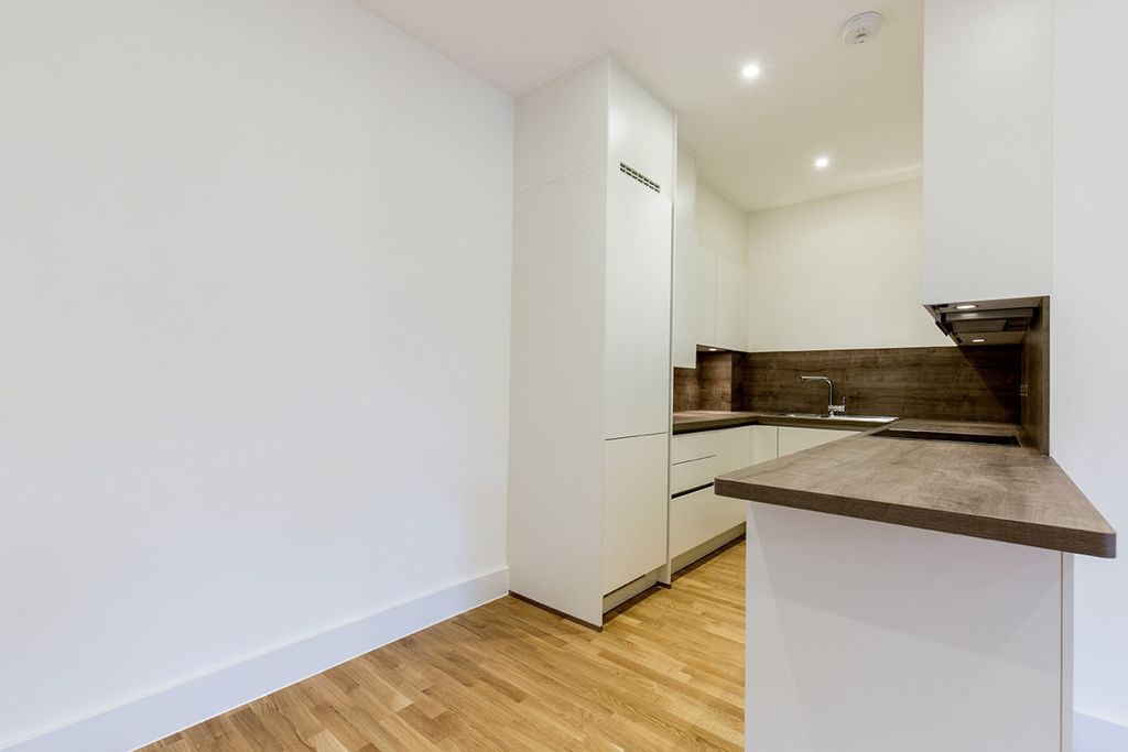 Property photo 3 of 10 Kitchen