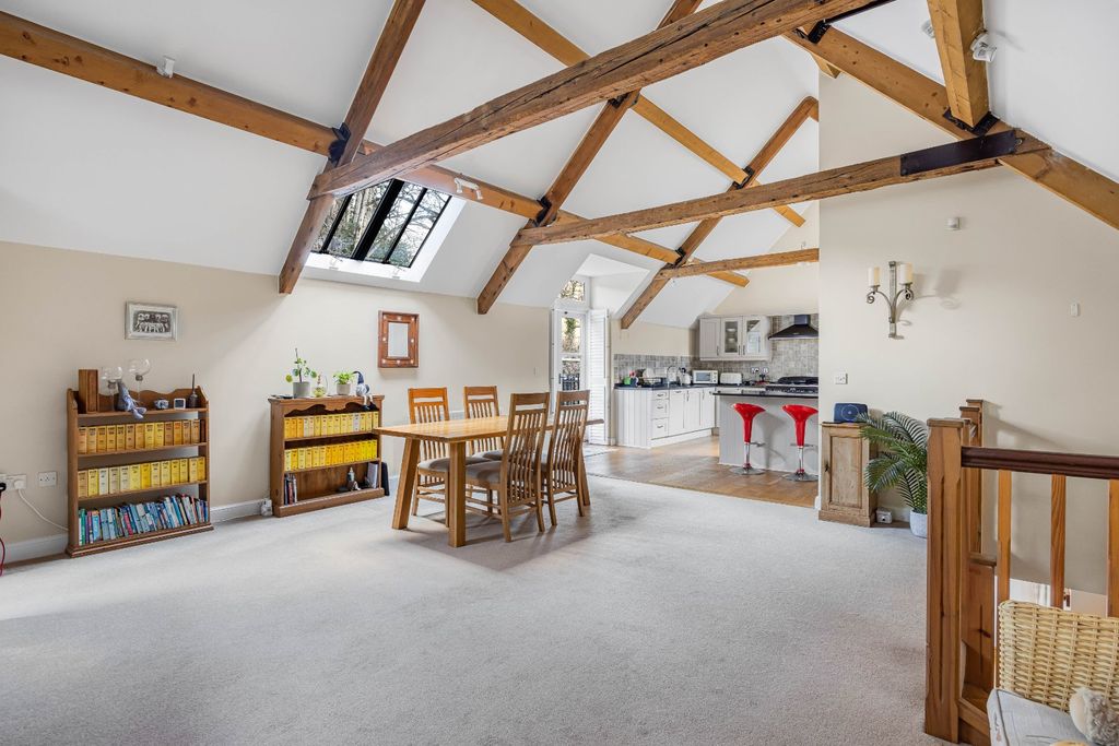 Property photo 2 of 46 Picture No. 16