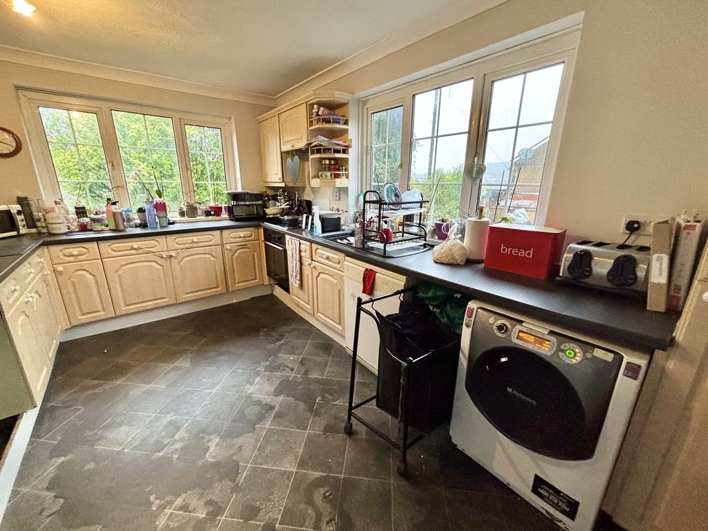 Property photo 2 of 17 Kitchen