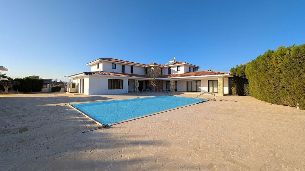 Property photo 1 of 44