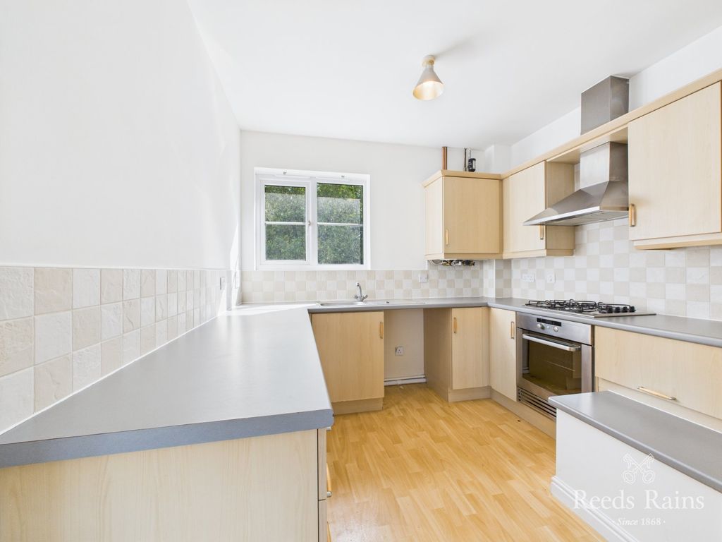 Property photo 3 of 27 Kitchen