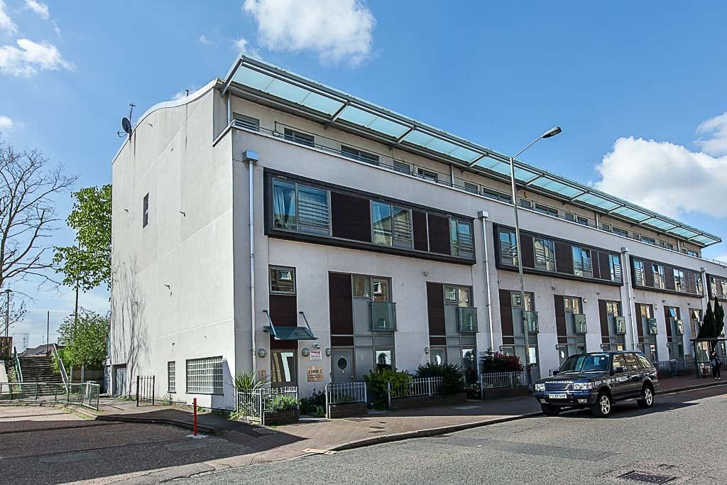 Property photo 2 of 8