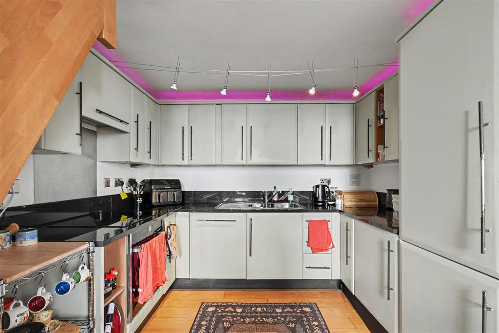 Property photo 3 of 21 Kitchen Area