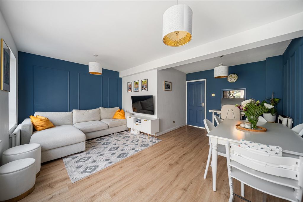 Property photo 1 of 19 Doctors Close-15.Jpg