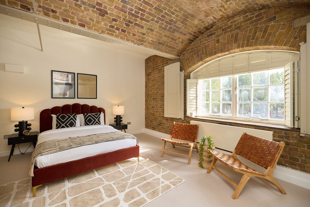 Property photo 3 of 31