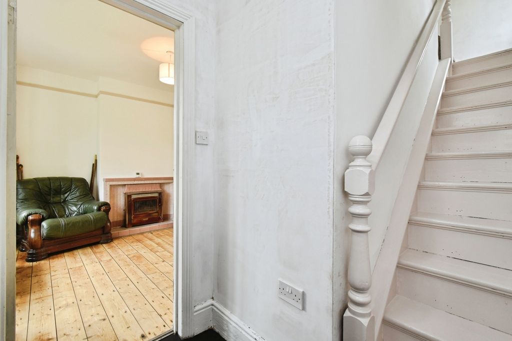 Property photo 3 of 17 Pbox-Img.Jpg