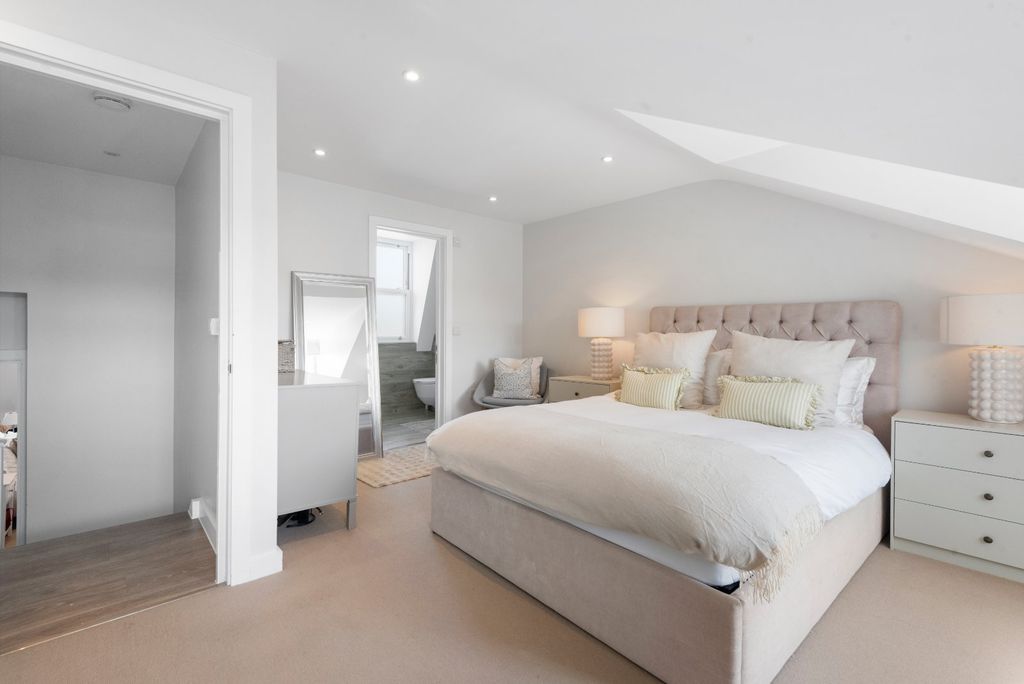 Property photo 1 of 13 Principal Bedroom