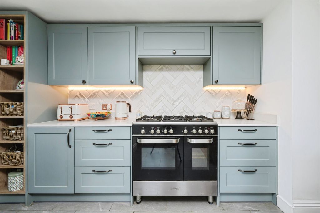 Property photo 2 of 17