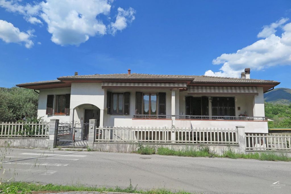 Property photo 2 of 40