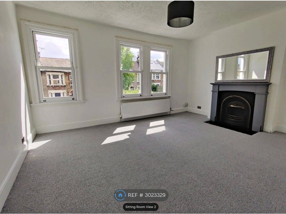 Property photo 1 of 10 Living Room