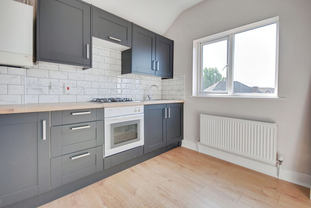 Property photo 3 of 5 Pbox-Kitchen-318408.Jpg