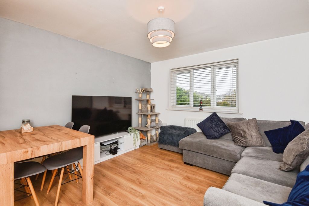 Property photo 3 of 17 Photo