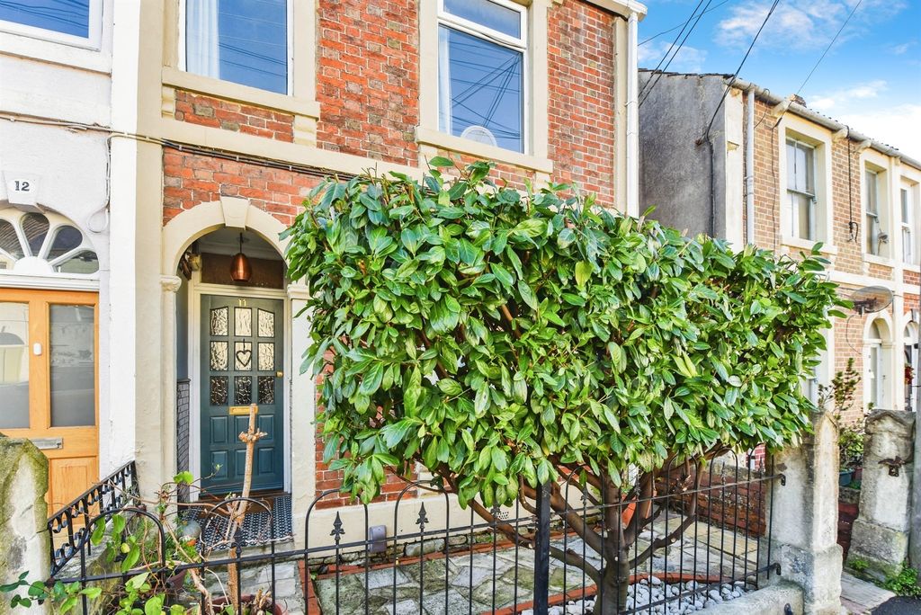 Property photo 1 of 17