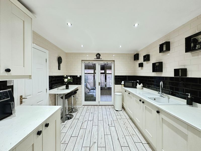 Property photo 3 of 20 Photo 17