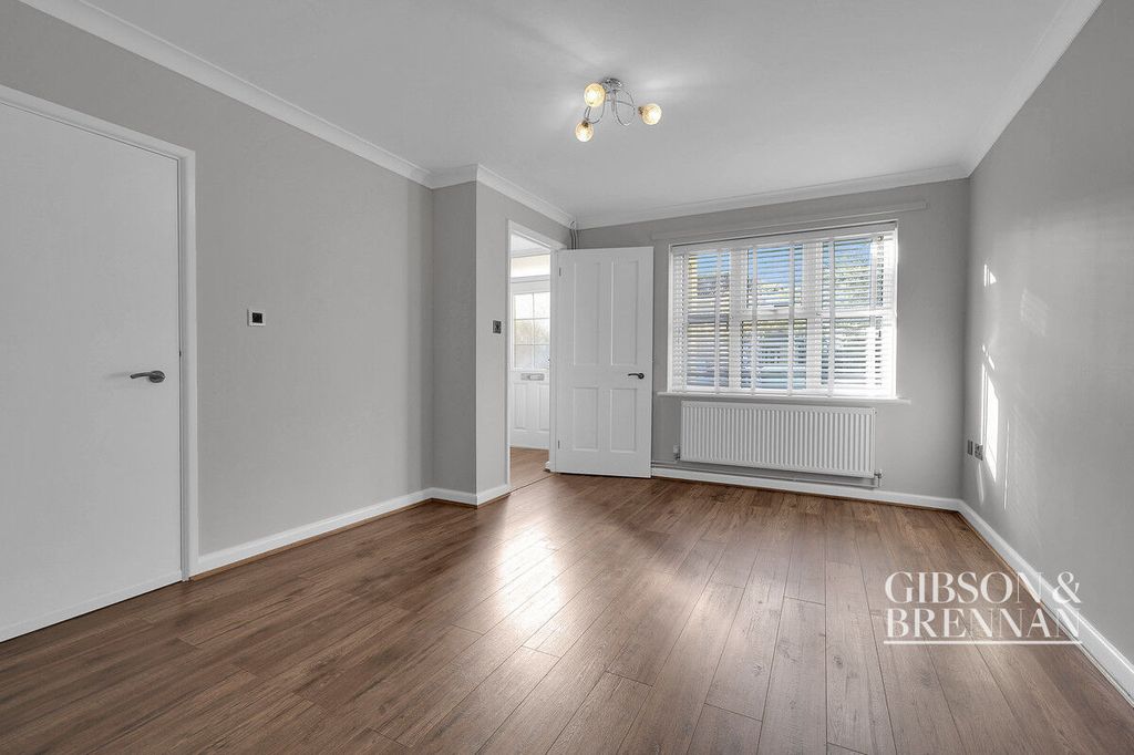 Property photo 3 of 23