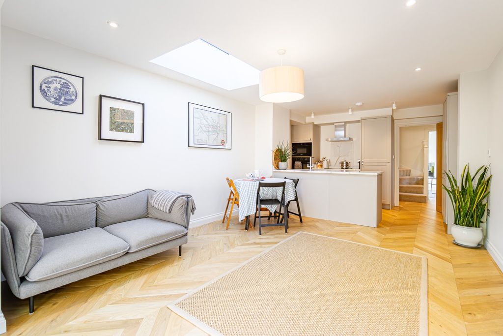 Property photo 2 of 29 5535995