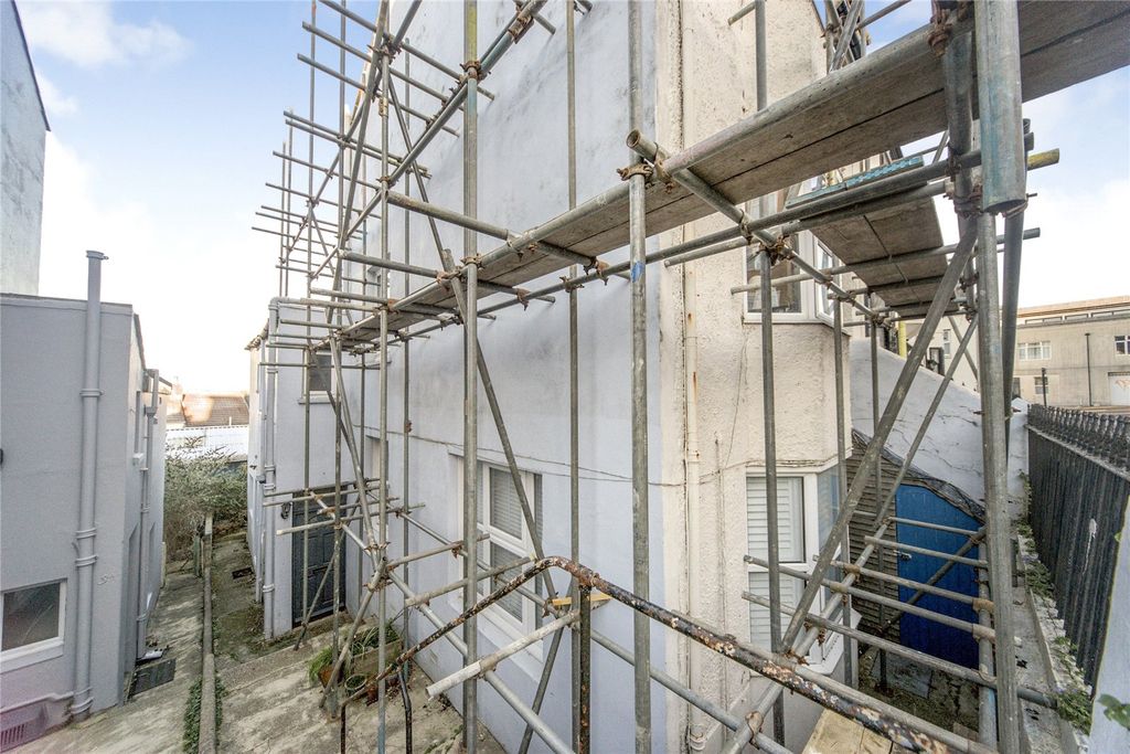 Property photo 3 of 26 Picture No. 28