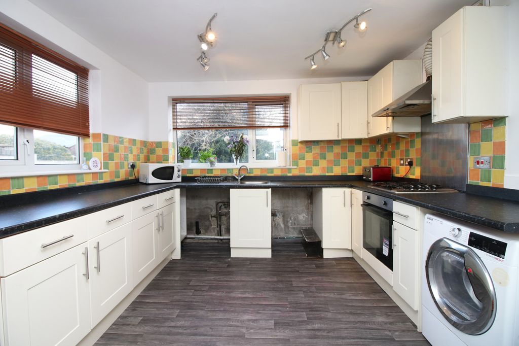 Property photo 2 of 21