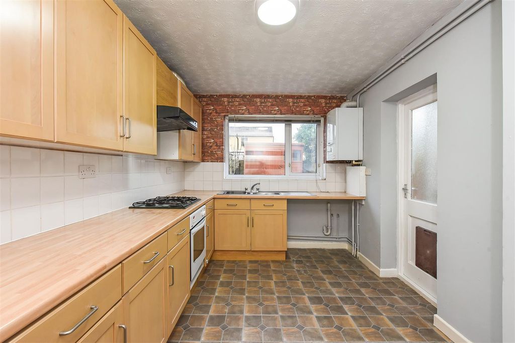 Property photo 3 of 23