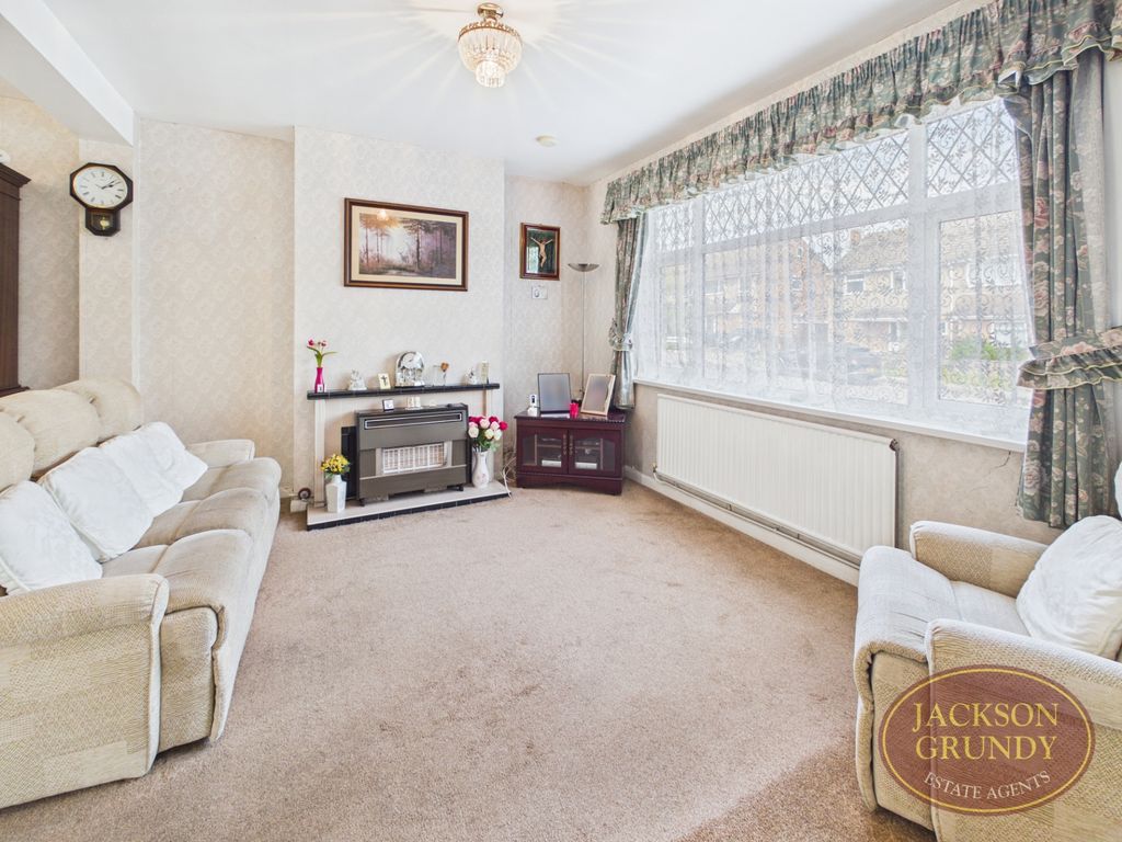 Property photo 2 of 14 Chiltern Avenue