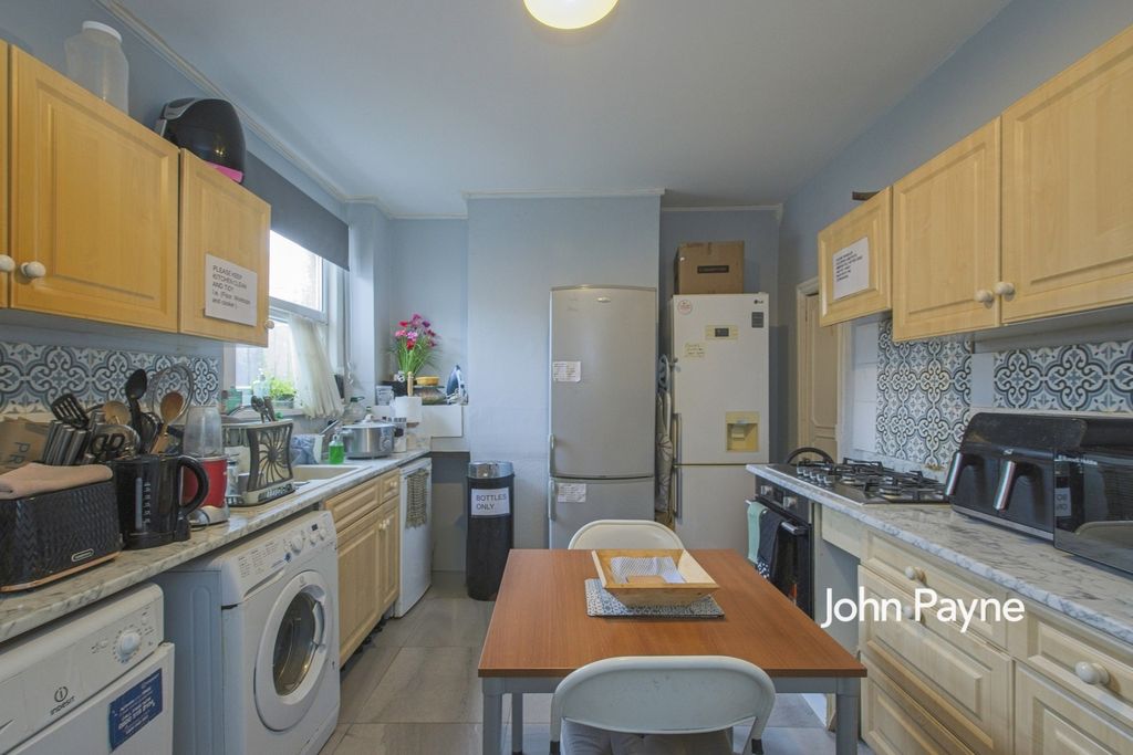 Property photo 3 of 8 7Bf33Ded-2B21-F11...