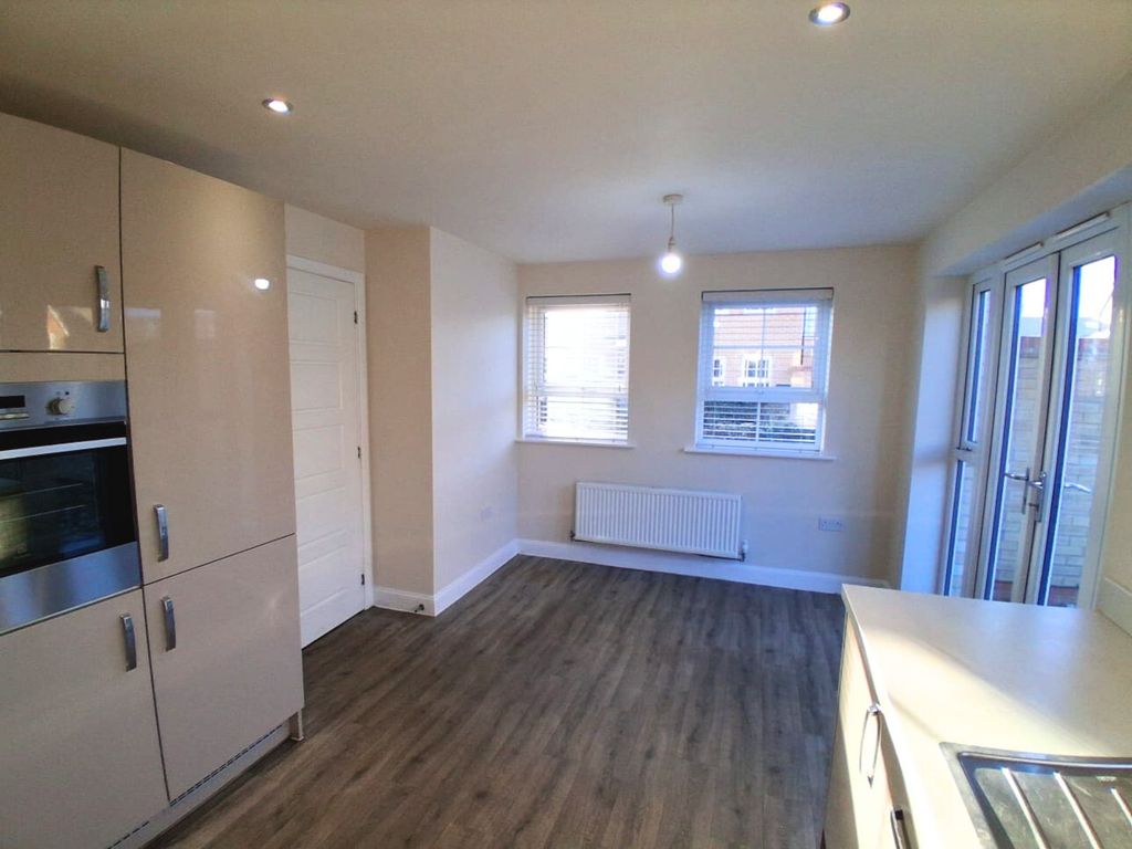 Property photo 3 of 14 Kitchen