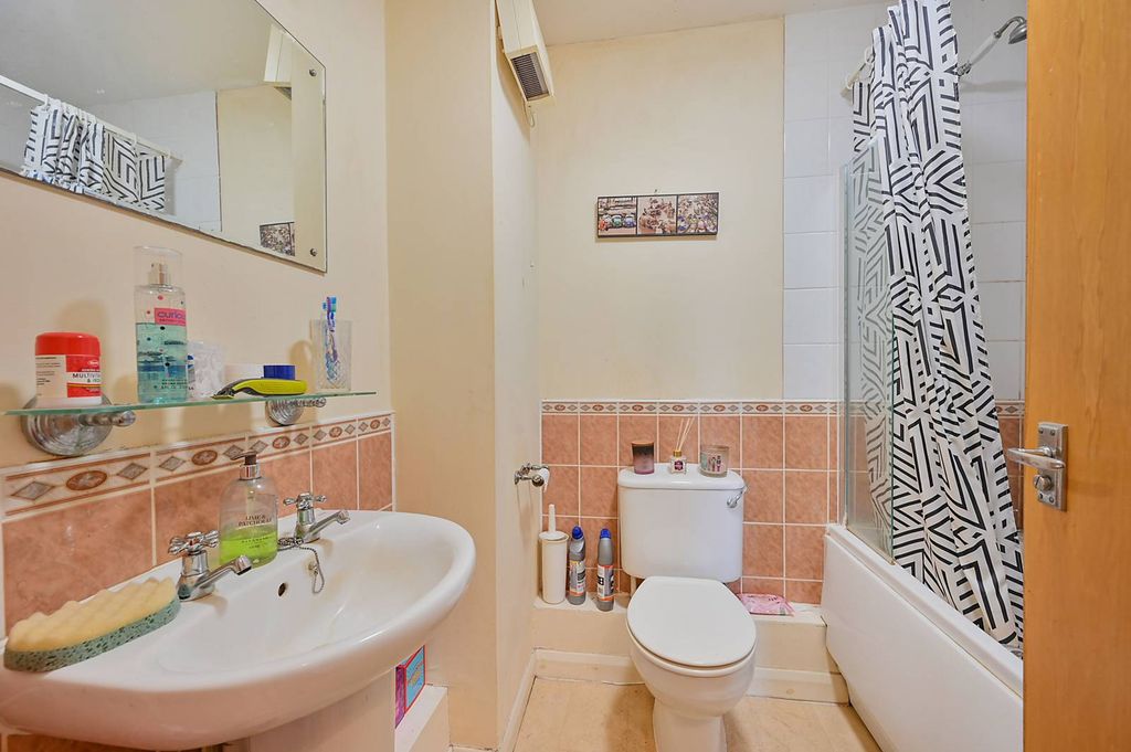 Property photo 3 of 6