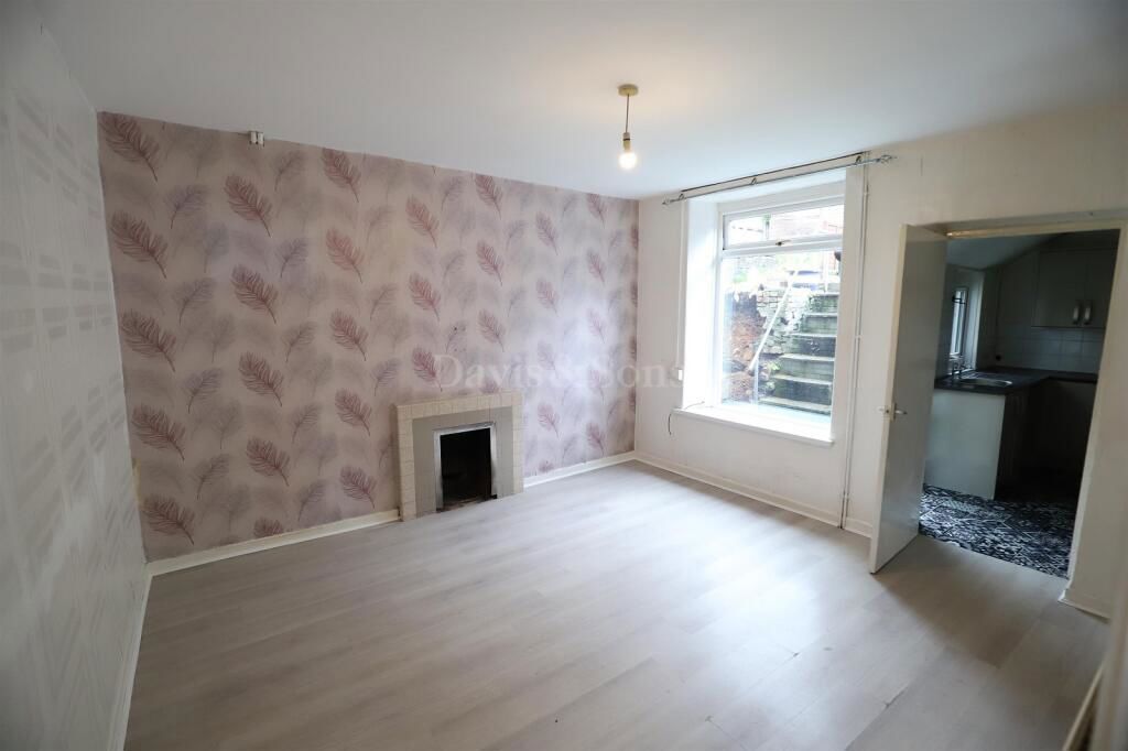 Property photo 3 of 33
