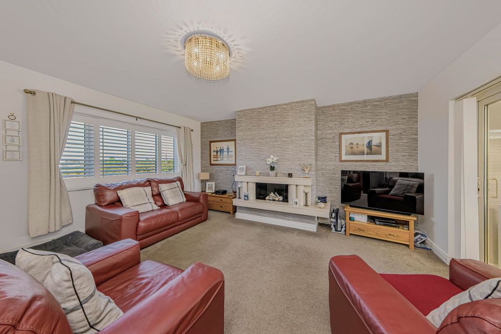 Property photo 2 of 53