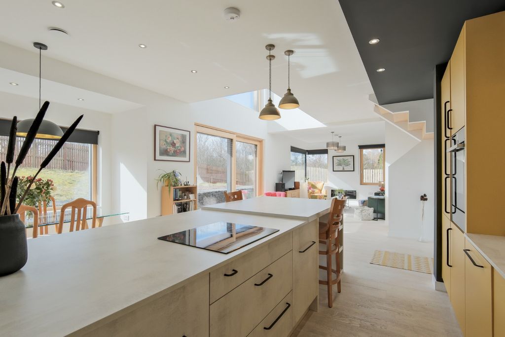 Property photo 3 of 59 4990335