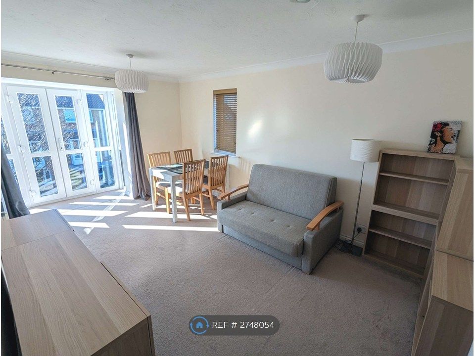 Property photo 1 of 5 Living Room 01